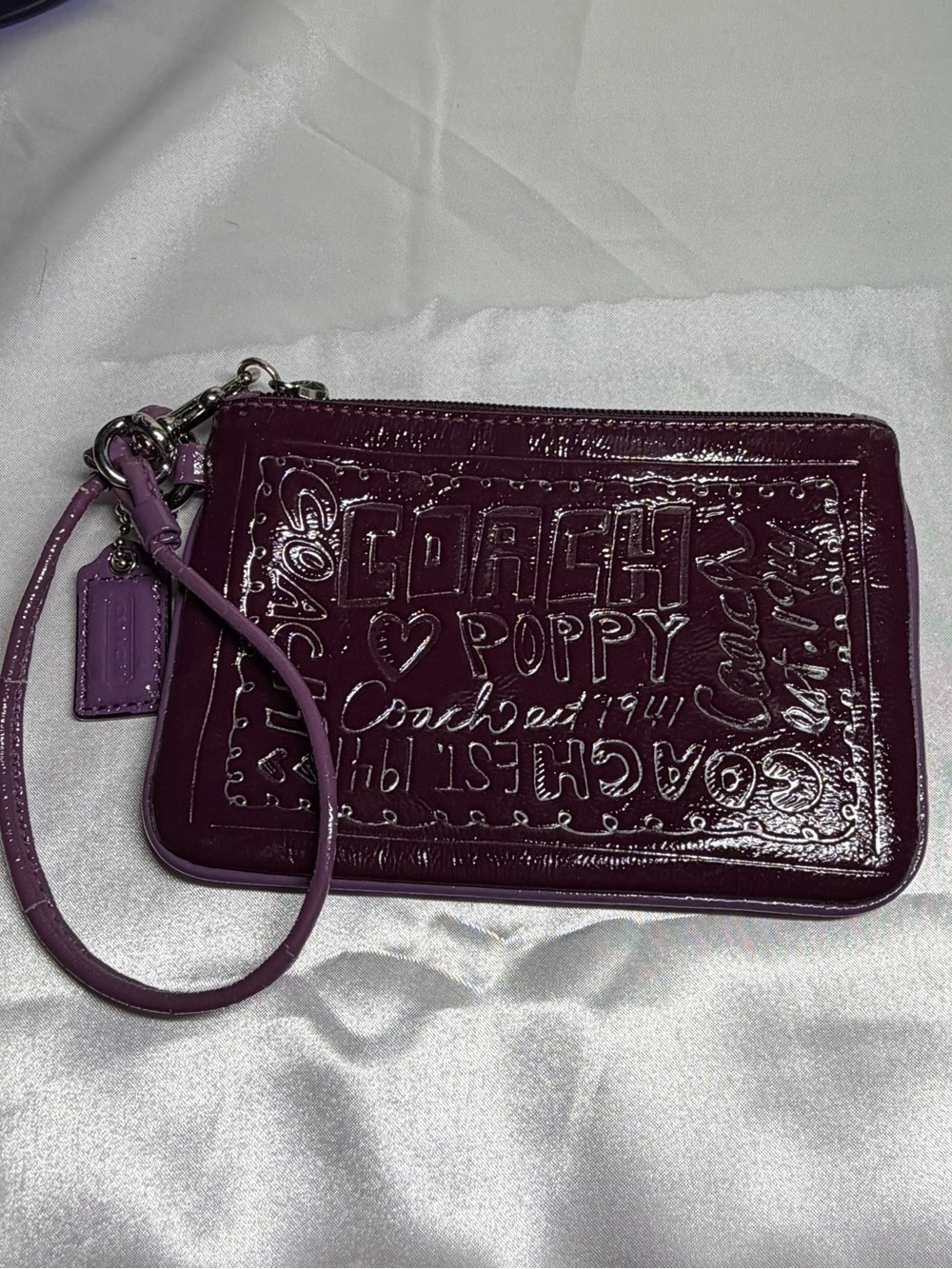 Coach Poppy Glossy Patent Leather Wristlet in Violet Plum EUC